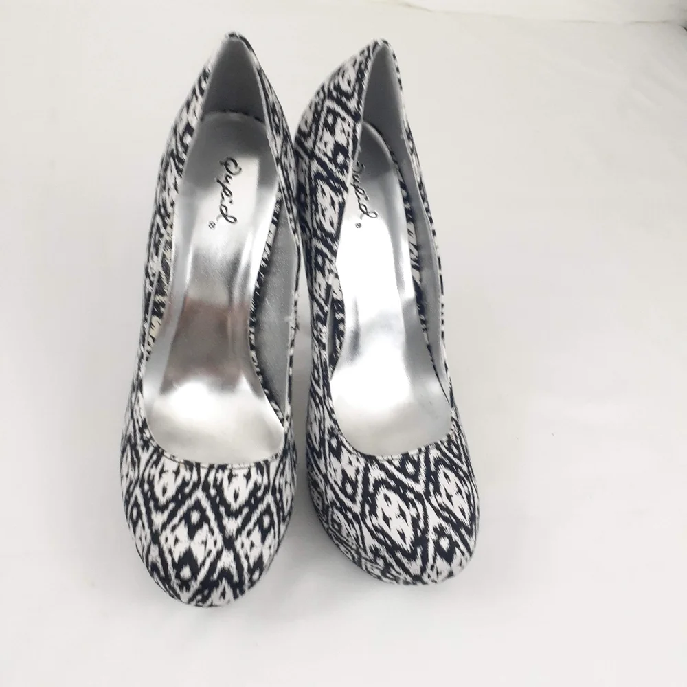 Qupid Women's Fashion Platform Black and White High Heel Shoes size 8